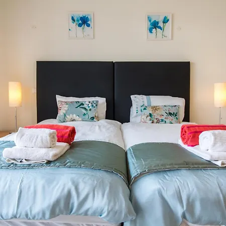 Apartment Stylish Townhouse Albufeira